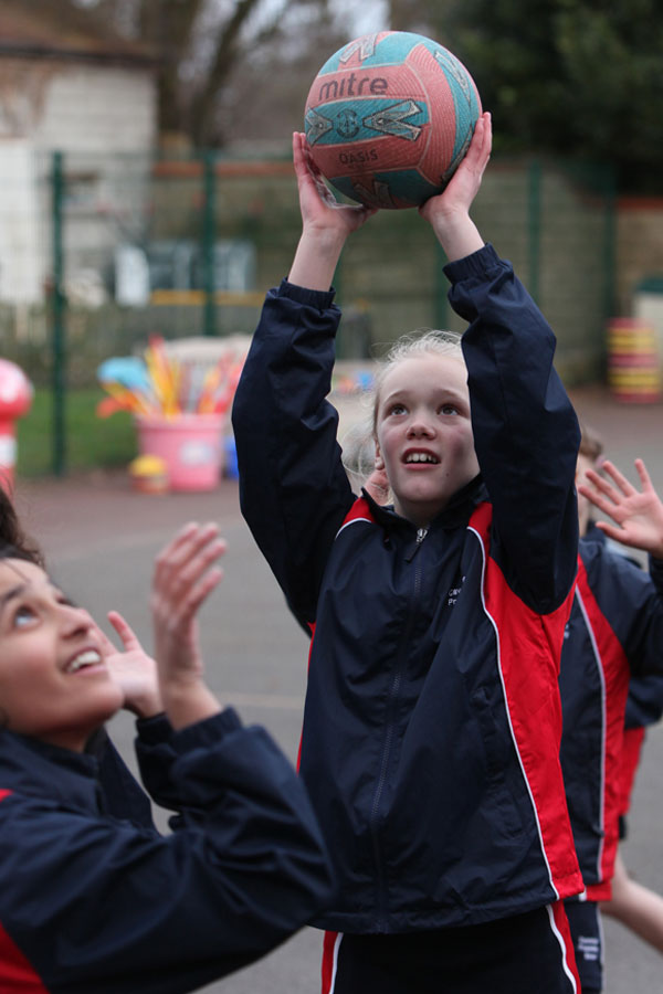 Caversham Prep Junior Class playing Netball